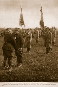 ジョフレ将軍、バルフーリエ将軍にスター・オブ・オナーの星に投資、1914-19 作： English Photographer